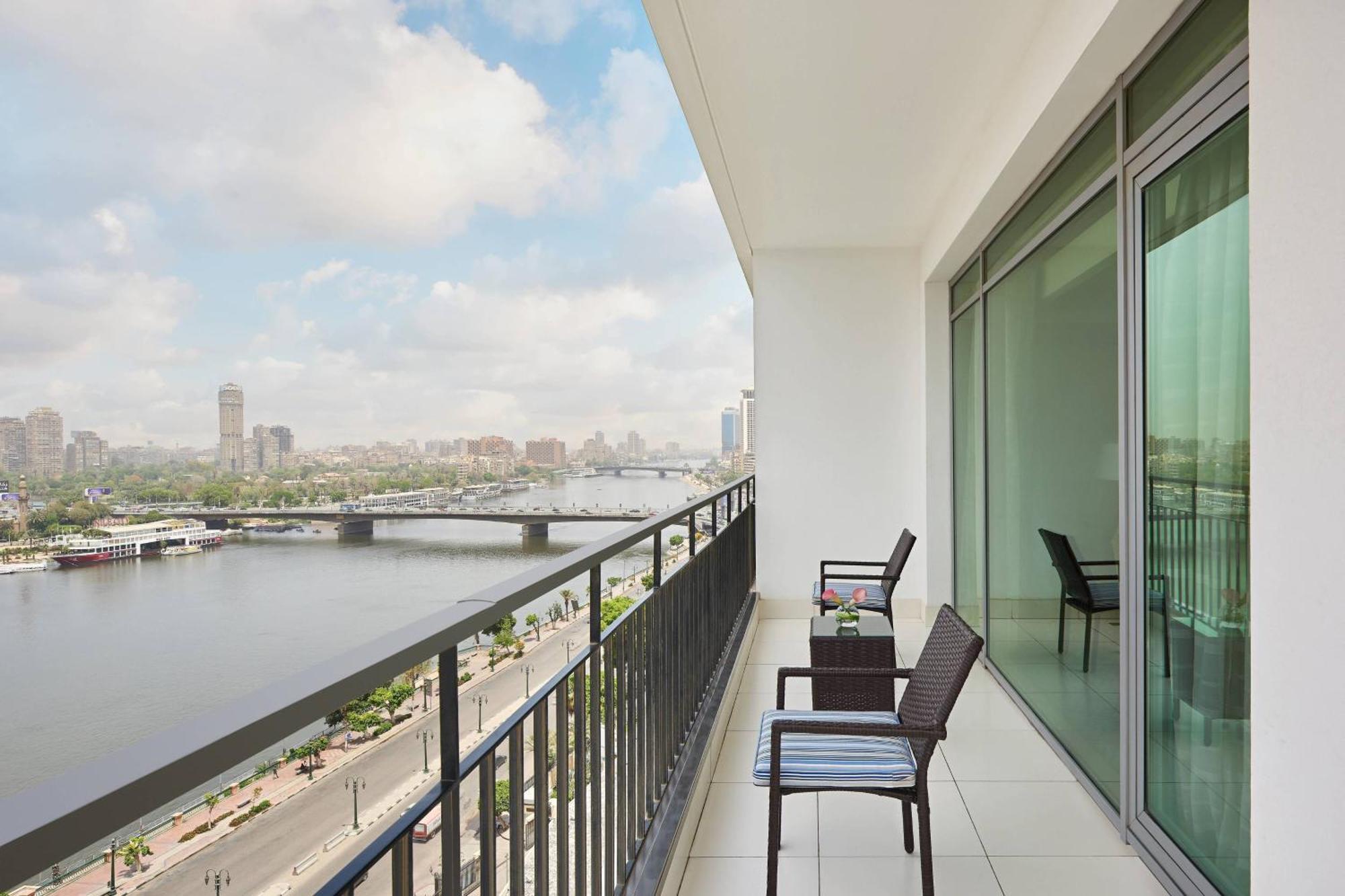 The Nile Ritz-Carlton, Cairo Hotel Exterior photo A balcony